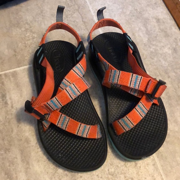 girls chacos size 2